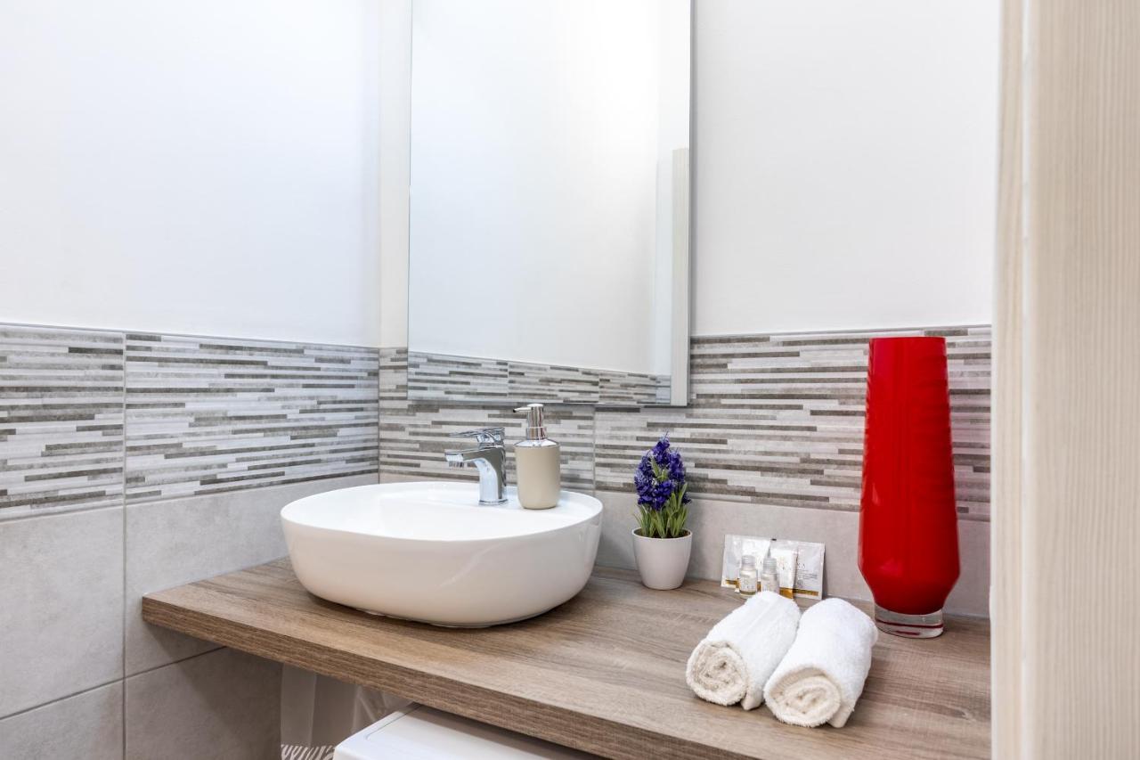 Duomo-Sesto M1 Relax Campari Wi-Fi & Netflix Apartment Sesto San Giovanni Luaran gambar