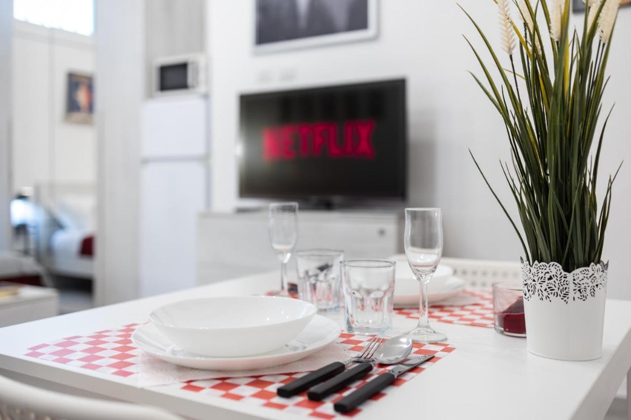 Duomo-Sesto M1 Relax Campari Wi-Fi & Netflix Apartment Sesto San Giovanni Luaran gambar